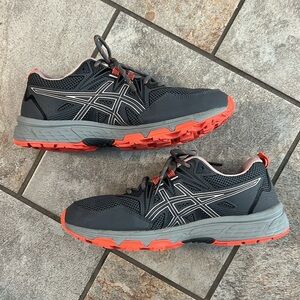 Women’s Asics - Size 9, Barely worn, Gel-Venture 8